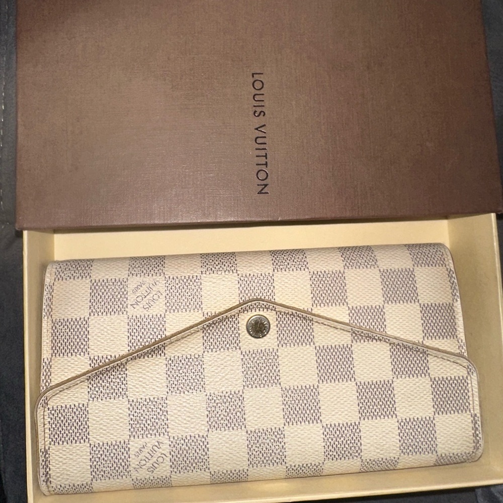 Authentic Louis Vuitton Sarah Wallet - Picture 1 of 8